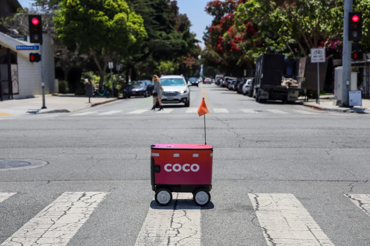Coco's robots make 1,000 food deliveries a day in Los Angeles